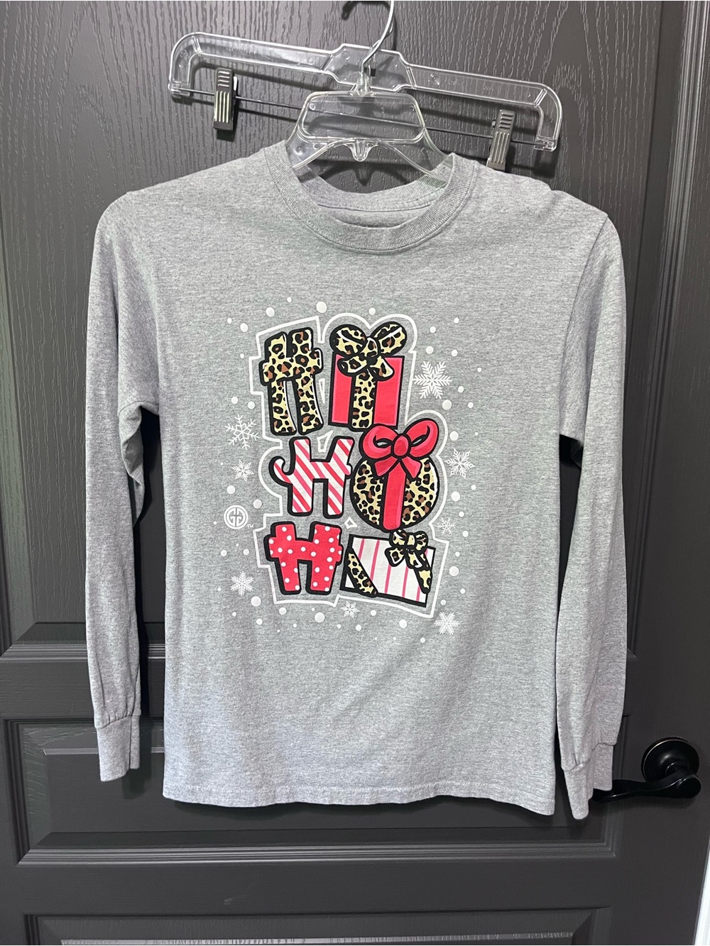 Girls' Gray Long-Sleeve Holiday Graphic Tee with Pink & Leopard Accents